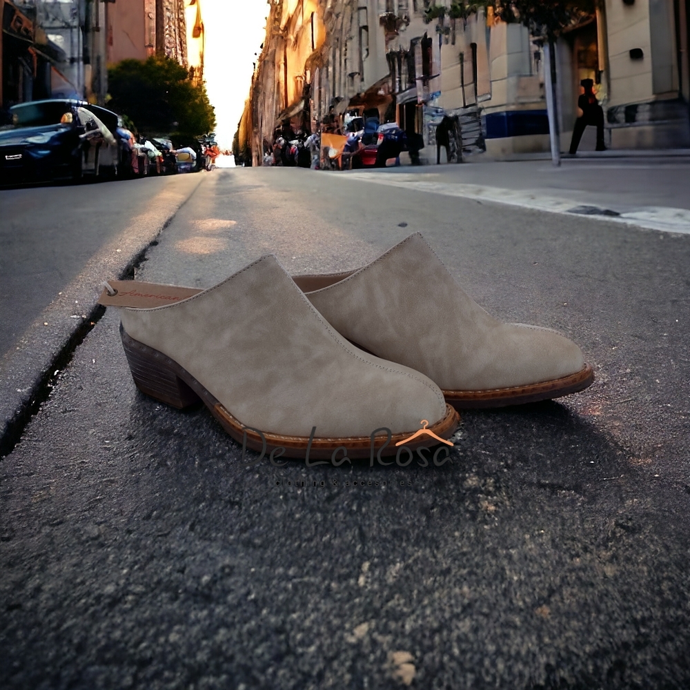 NIB American Rag Segovia Mules 9